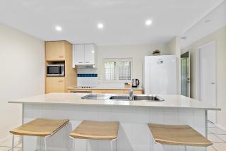 Tropical Retreat in 2 Bedroom Townhouse - Noosaville - 2