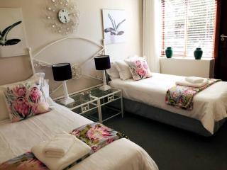 PYRAMID HOUSE BY THE SEA - Port Alfred - 1