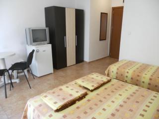 "Ahtopol"-rooms for rent-free parking 100 meters away - Ahtopol - 7