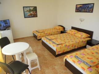 "Ahtopol"-rooms for rent-free parking 100 meters away - Ahtopol - 6
