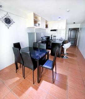 Modern 2BR Condo Near SM with Free Parking Pool WIFI and Netflix - Davao - 1