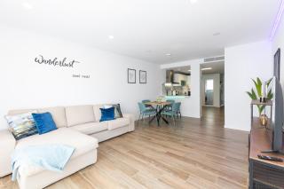Fabuloso Apartamento nuevo con Parking y Piscina - Málaga - 0