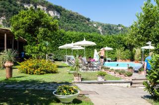 CASA SORRENTO, immerso nel verde a pochi passi dal centro - Sorrento - 9