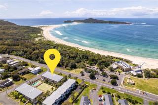 The Dunes15 fabulous unit with pool tennis court and across the road to the beach - Fingal Bay - 0
