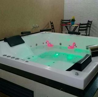Casa com 2 quartos e banheira de Hidromassagem - Trindade - 1