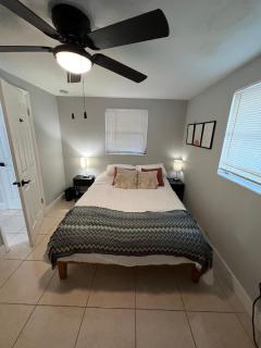 Bohemian 1 Bedroom- Minutes from Busch Gardens - Tampa - 5