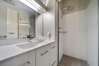 Summit 11 - Modern 3BR Apartment l Stunning Lake Views l WiFi l BBQ l Air-Con - Cataratas de Vitória - 2