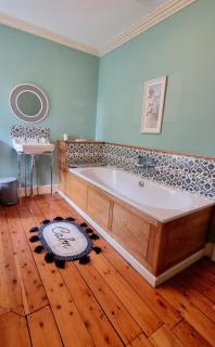 Luxury 5-bed Villa - Winfields House - 0
