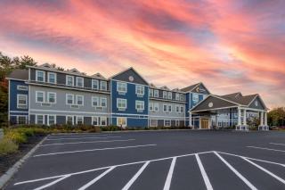 Comfort Inn & Suites - 2