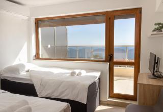 Spacious 3BD Flat with Large Terrace & Sea View by Flat Mаnager - 6