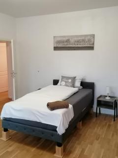 AufmLohr - Appartement mit 3 Schlafzimmern- 4 Einzelbetten- für 4 Personen - in Leverkusen Hitdorf - Private Parkplätze vorhanden- - 4