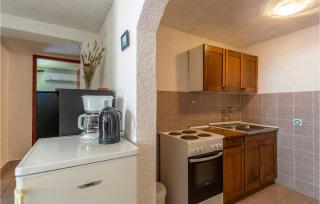 Five-Bedroom Holiday Home In Polje - 9