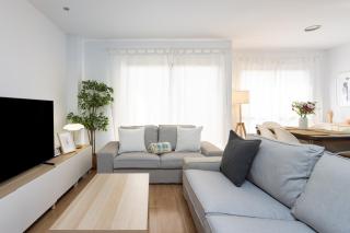 Home2Book Design Black & White Santa Cruz Home - 5