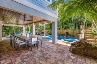 Stay Salty 6906 Holmes Blvd - 9