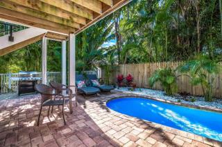 Stay Salty 6906 Holmes Blvd - 4