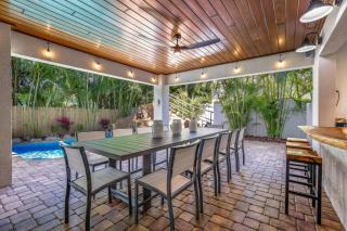 Stay Salty 6906 Holmes Blvd - 3