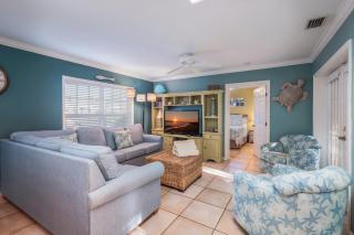 Anna Banana 501 N Shore Dr - 3