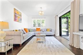 Hampshire gated home in exclusive location - Southampton - 8