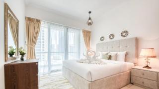 Stunning 1 Bedroom Apartment in Down Town - Dubai - 3