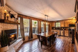 Fun cabin with hot tub, pool table & fire pit - BIG BLUE - Bryson City - 1
