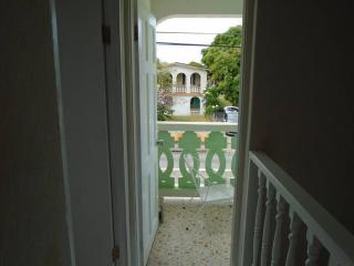 Simply Beautiful Two Storey home/apt awaits you - Saint James - 1