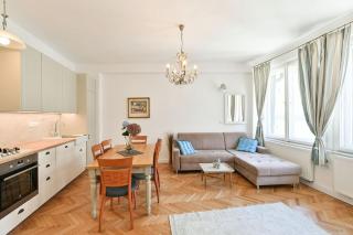 Luxury 3bedrs 2baths Apartment by Old Town Square - Prague - 2