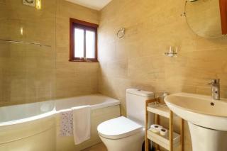 Ground Floor Apartment Twin King bed option Free off street parking - Broughton-in-Furness - 3