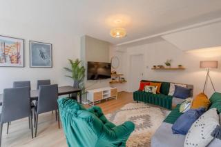 Central 3 Bedroom House With Garden - 2