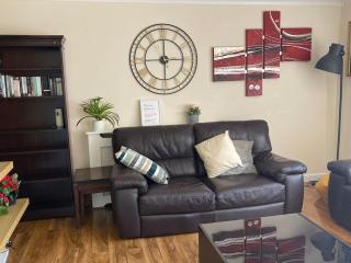 5 Bedroom House by monishortlets - 1