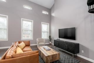 Soaring 2-Bedroom Parkside Loft Walkable to it All - Cincinnati - 5