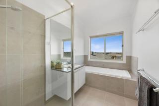 City & Surf Getaway - Grovedale - 7