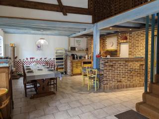 Gîte Charentais avec Piscine Chauffée, Jardin, Equip. Bébé et Recharge Électrique - Proche Périgord - FR-1-653-7 - Charras - 2