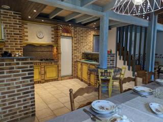 Gîte Charentais avec Piscine Chauffée, Jardin, Equip. Bébé et Recharge Électrique - Proche Périgord - FR-1-653-7 - Charras - 1
