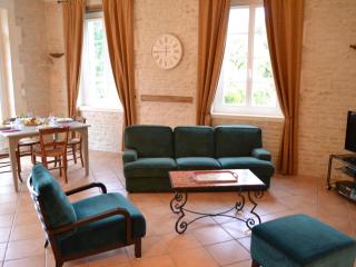 Gîte familial avec piscine chauffée, jardin clos, équipement bébé, au cœur d'une propriété viticole. - FR-1-653-70 - Saint-Cybardeaux - 6