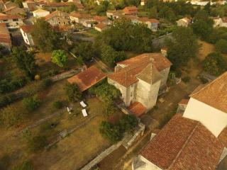 Prieuré restauré avec jardin, charme ancien et commodités modernes, près de l’église à Beaulieu - FR-1-653-145 - Beaulieu-sur-Sonnette - 4
