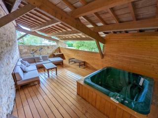 Gîte avec Piscine Chauffée, Jacuzzi et Jardin Privé - FR-1-653-156 - Charras - 8