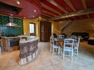 Gîte avec Piscine Chauffée, Jacuzzi et Jardin Privé - FR-1-653-156 - Charras - 3