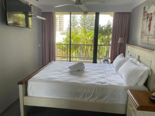 Aristocrat Apartments - Gold Coast - 2