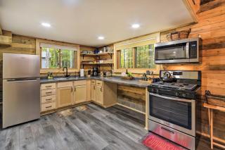 Charming Spooner Cabin - Walk to Goose Lake! - 8