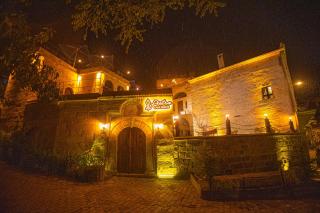 Pietra Cave Suites - 1