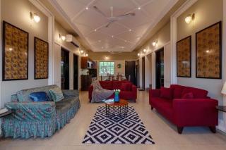 StayVista's Wandering Greens - Mountain-View Villa with Pool, Spacious Lawn & Balcony - Pālghar - 5