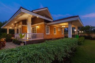 StayVista's Wandering Greens - Mountain-View Villa with Pool, Spacious Lawn & Balcony - Pālghar - 0