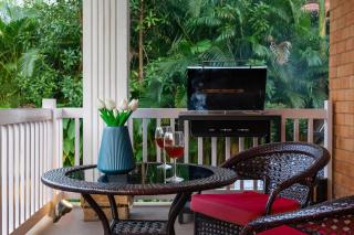 StayVista's Wandering Greens - Mountain-View Villa with Pool, Spacious Lawn & Balcony - Pālghar - 8