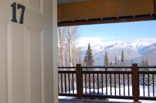 Lush Mountain Accommodations - Golden - 9