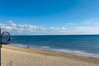 Benwick Cottage - Beachfront Thatched Cottage set on the marine parade with absolutely spectacular Sea views! Sleeps 4 - Lyme Regis - 1