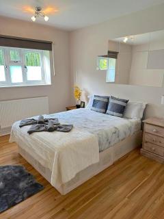 303 Alexandra Avenue HA2 9DX - Pinner - 0