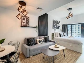 Luxury Modern Studio in JLT with Amazing View & Rooftop Pool - sleeps 3 - Dubai - 4