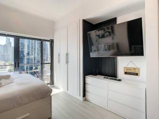 Luxury Modern Studio in JLT - Rooftop Pool - Lake Area Upgrades Ongoing - 3