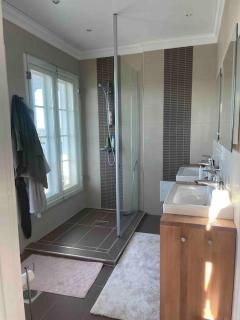 Luxury villa with stunning view - 8