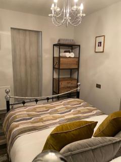 Mumbles - Modern Apartment with panoramic sea views - Oystermouth - 2
